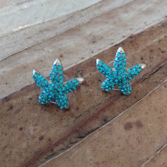 Jewelry - New starfish blue crystal earrings